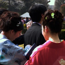 01-Keio_University_new_graduates-20020323