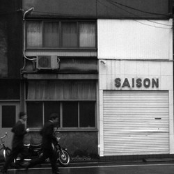 07-Ebisu_-_2_saisons-20020421